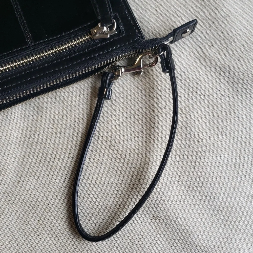 Coach legant Black Patent Leather Wristlet Clutch